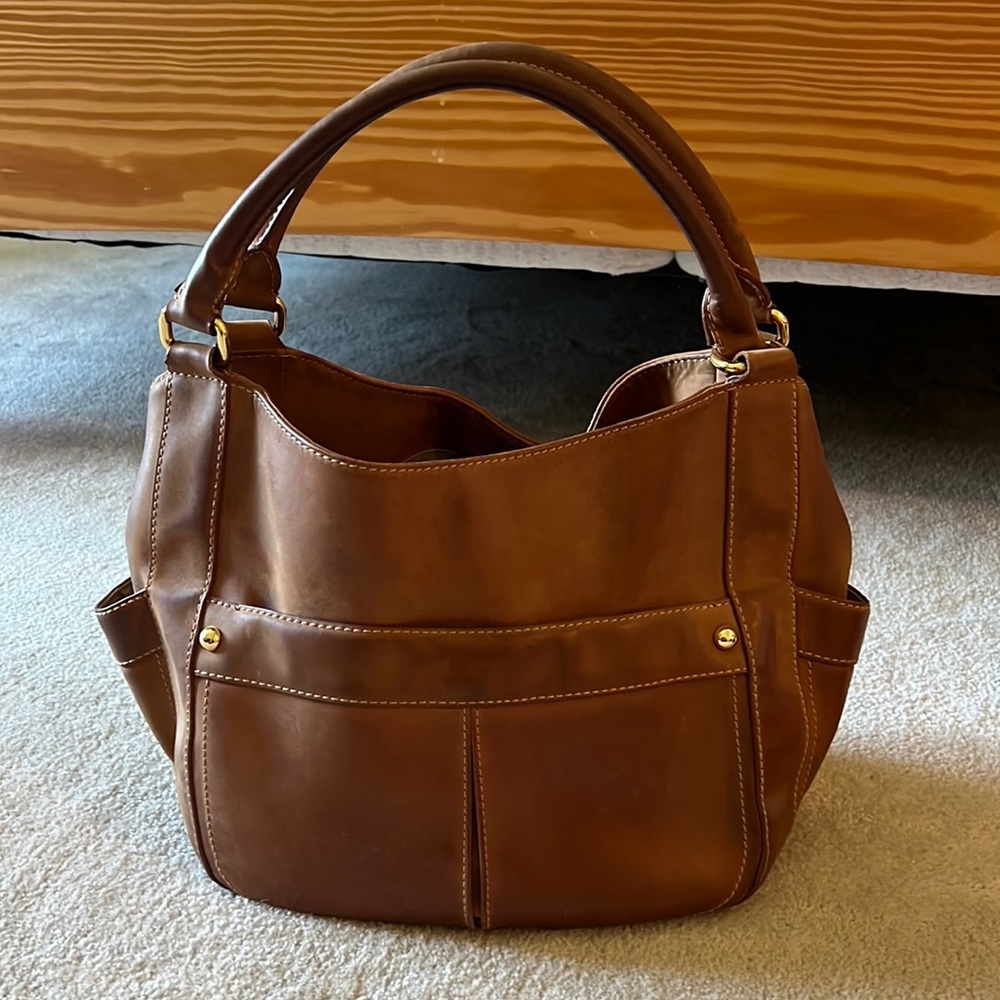 J Crew tan leather pocket book - multiple interior pockets!